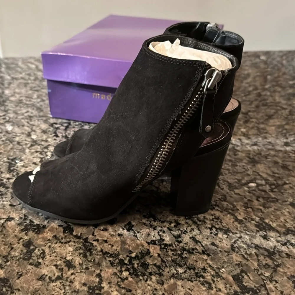 Madden girl black suede peep toe ankle boot NIB 8.5